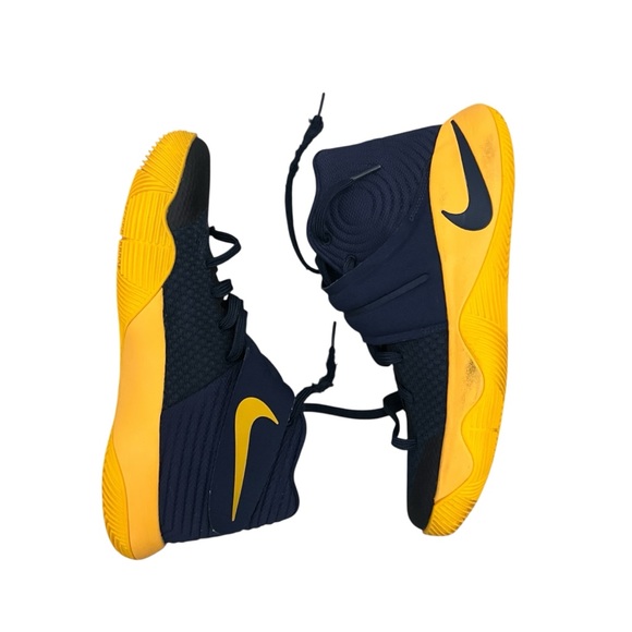 Nike Kyrie 2 Playoff PE - Picture 2 of 4